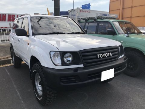 ランドクルーザー100　ランクル100　丸目　IPF　70テッチン　TOYOTAロゴグリル　LINE-X　オージー使用